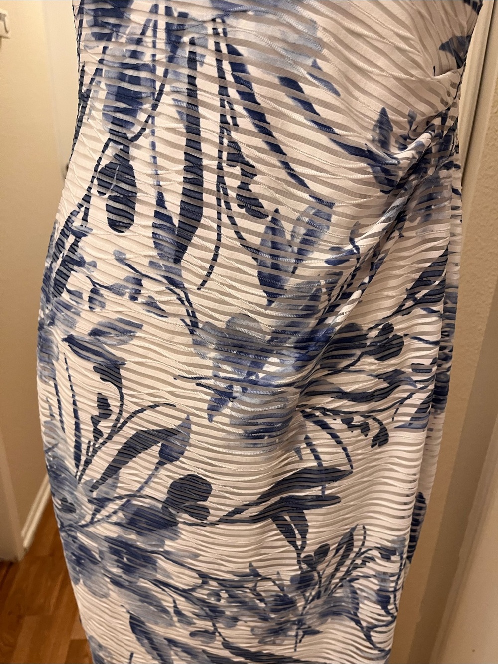 Connected Apparel White and Blue Floral Pleated Midi Sheath Dress - Size 8 - Picture 3 of 5